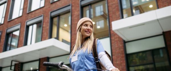 image of a travel nurse in front of a medical facility