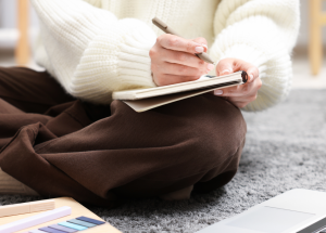 A travel therapist taking notes